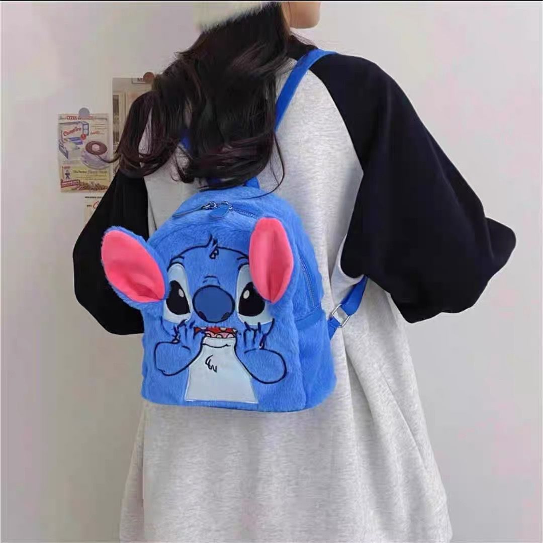 Stitch Aventurierul 🎒💙 – Ghiozdanul Pufoșel ce Îți Ține Secretele și Zâmbetele! ✨🌸